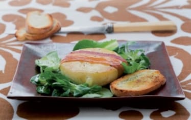 Formaggella, pancetta e insalatina