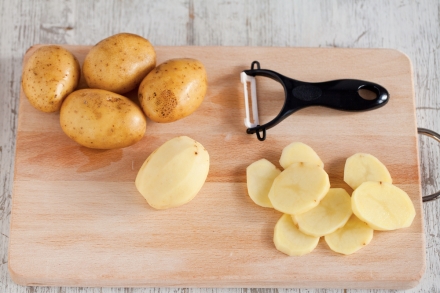 Preparazione Frittata di patate - Fase 1 Preparazione Frittata di patate - Fase 1