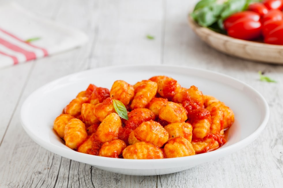 Gnocchi di patate al pomodoro e basilico ricetta