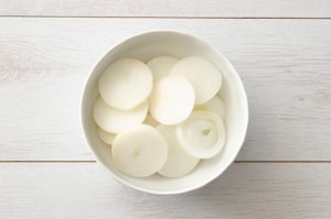 Preparazione Gratin di pancarré e cipolle bianche - Fase 1