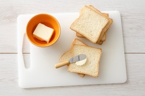 Preparazione Gratin di pancarré e cipolle bianche - Fase 2