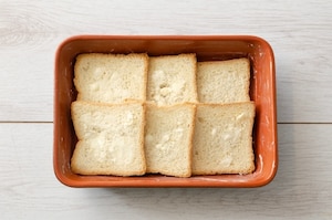 Preparazione Gratin di pancarré e cipolle bianche - Fase 2