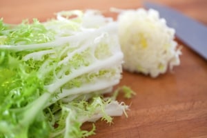 Preparazione Indivia riccia, mela e melagrana - Fase 1