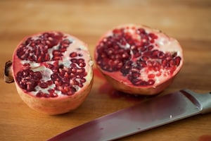 Preparazione Indivia riccia, mela e melagrana - Fase 2