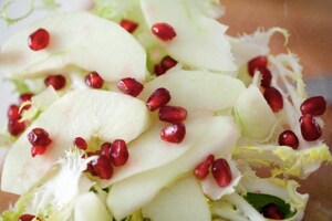 Preparazione Indivia riccia, mela e melagrana - Fase 4