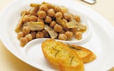 Insalata di ceci e carciofi con crostini