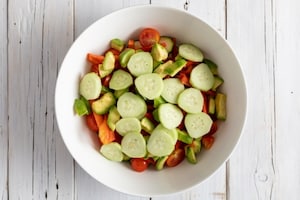 Preparazione Insalata estiva rossa e verde al lime - Fase 2