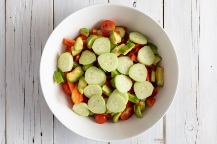 Preparazione Insalata estiva rossa e verde al lime - Fase 2 Preparazione Insalata estiva rossa e verde al lime - Fase 2