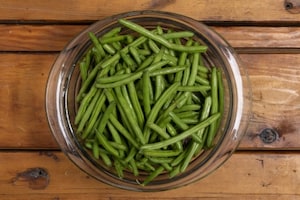 Preparazione Insalata di fagiolini, radicchio, indivia e tacchino arrosto - Fase 1