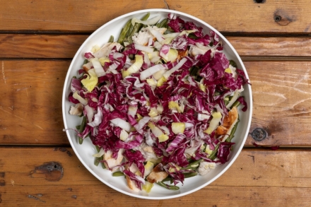 Preparazione Insalata di fagiolini, radicchio, indivia e tacchino arrosto - Fase 5 Preparazione Insalata di fagiolini, radicchio, indivia e tacchino arrosto - Fase 5