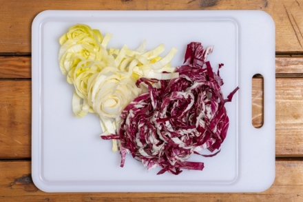 Preparazione Insalata di fagiolini, radicchio, indivia e tacchino arrosto - Fase 3 Preparazione Insalata di fagiolini, radicchio, indivia e tacchino arrosto - Fase 3