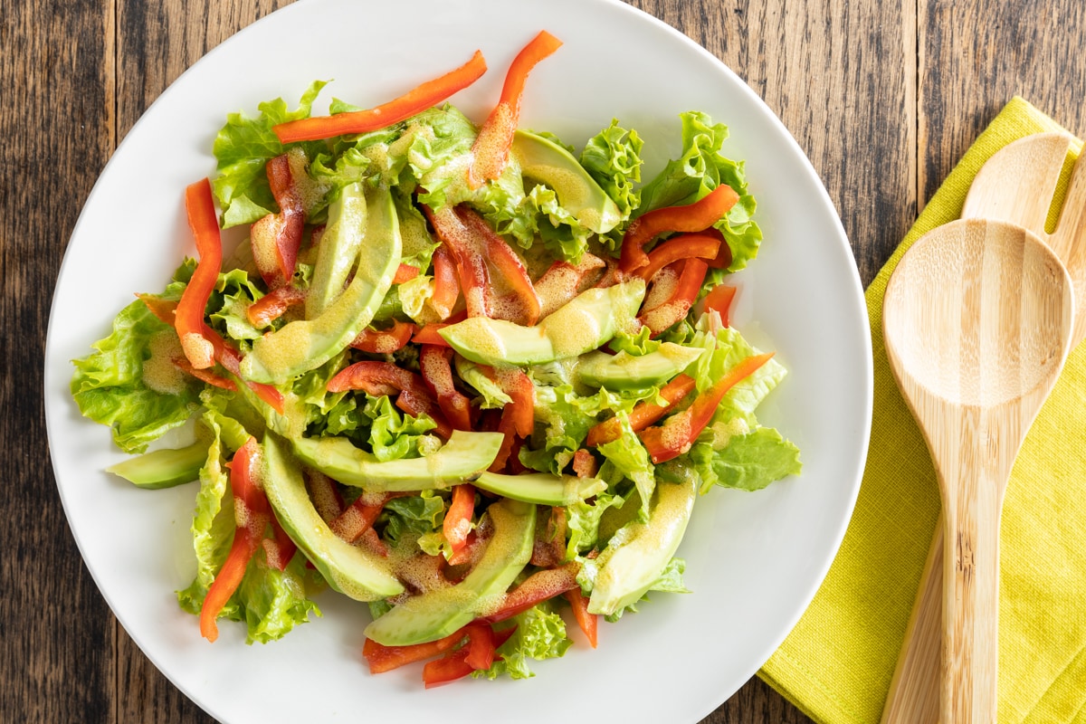 Insalata di lattuga avocado e peperoni ricetta