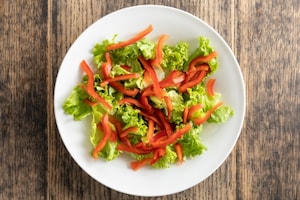 Preparazione Insalata di lattuga avocado e peperoni - Fase 1