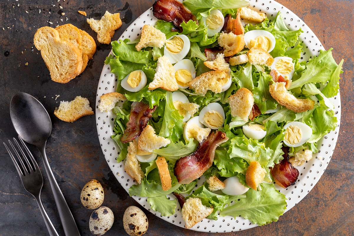 Insalata di lattughino e uova di quaglia ricetta