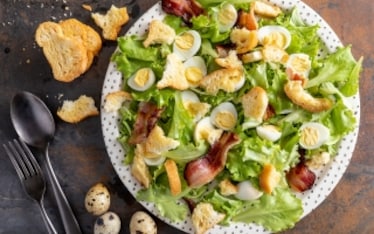 Insalata di lattughino e uova di quaglia