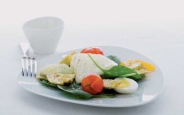 Insalata di ovetti, verdura e frutta