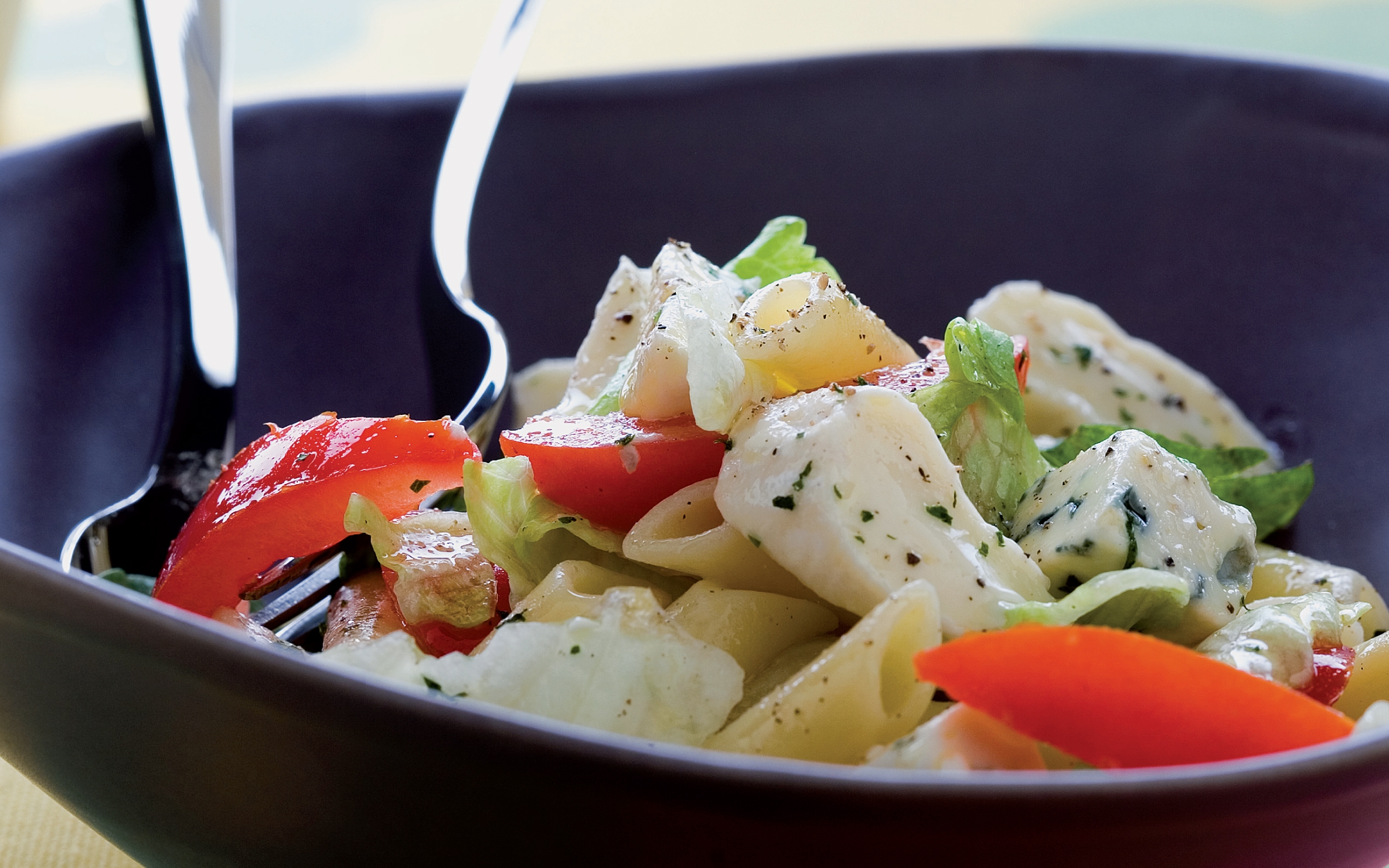 Insalata di penne fredde ai formaggi Insalata di penne fredde ai formaggi