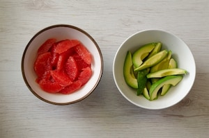 Preparazione Insalata di pompelmo e avocado - Fase 2