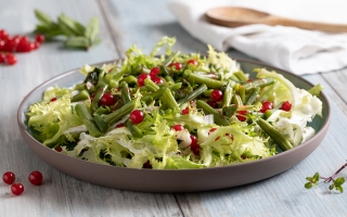 Insalata riccia con fagiolini e ribes Insalata riccia con fagiolini e ribes
