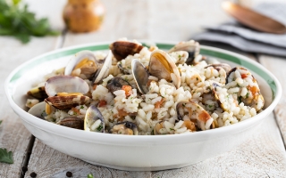 Insalata di riso, vongole e pomodorini Insalata di riso, vongole e pomodorini