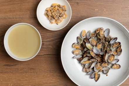Preparazione Insalata di riso, vongole e pomodorini - Fase 2 Preparazione Insalata di riso, vongole e pomodorini - Fase 2
