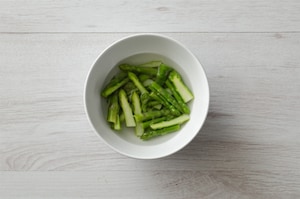 Preparazione Insalata di salmone e asparagi - Fase 1