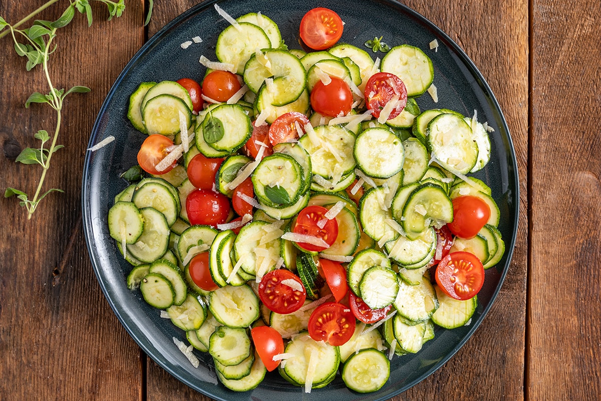 Insalata di zucchine crude ricetta