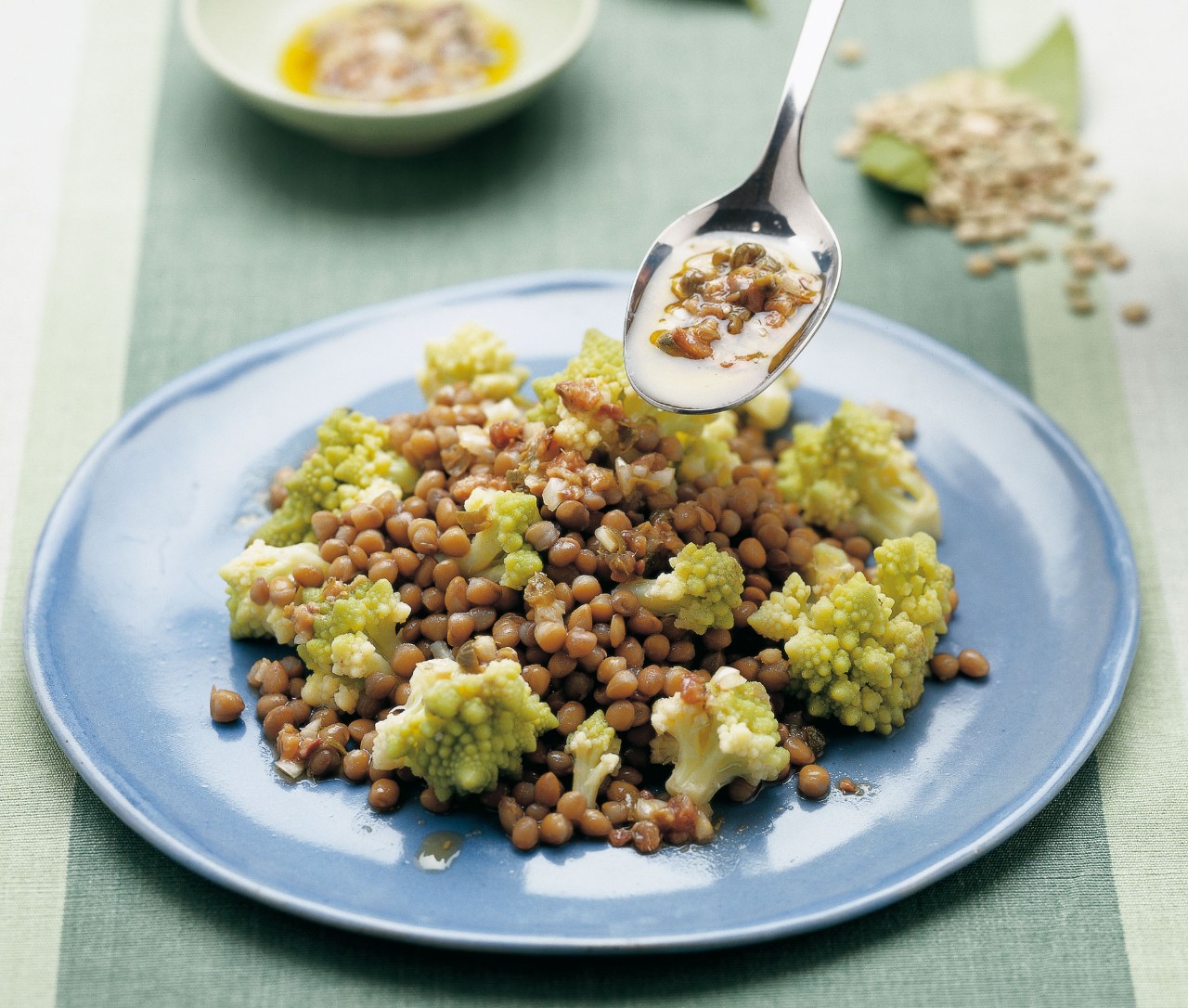 Lenticchie e cavolfiori con vinaigrette di acciughe ricetta