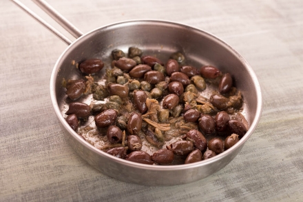 Preparazione Linguine alle acciughe e pinoli - Fase 2 Preparazione Linguine alle acciughe e pinoli - Fase 2