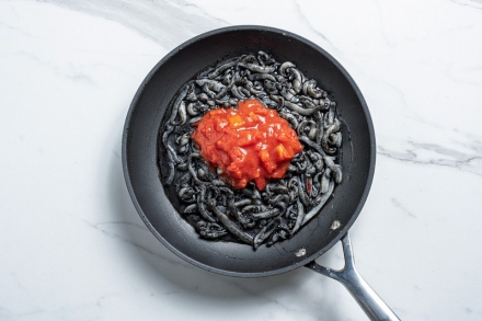 Preparazione Linguine al nero di seppia - Fase 2 Preparazione Linguine al nero di seppia - Fase 2