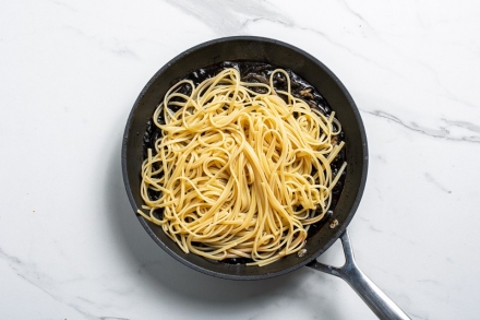 Preparazione Linguine al nero di seppia - Fase 3 Preparazione Linguine al nero di seppia - Fase 3