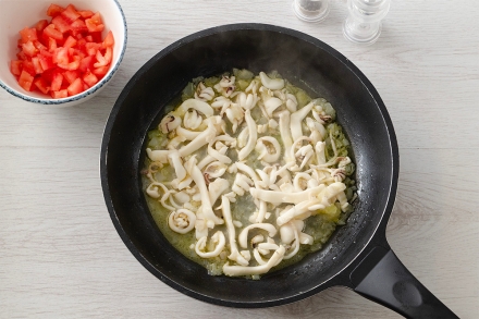 Preparazione Linguine con le seppie - Fase 1 Preparazione Linguine con le seppie - Fase 1