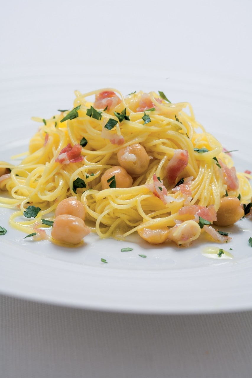 Maccheroncini di Campofilone al sugo di ceci ricetta