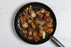 Preparazione Costine di maiale in padella - Fase 3