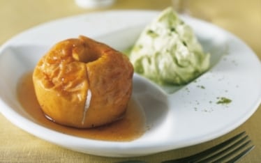 Mele al forno con panna al tè verde