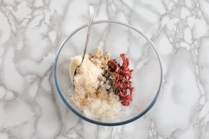 Preparazione Messicanini di vitello con cipolline e salsa al basilico - Fase 1