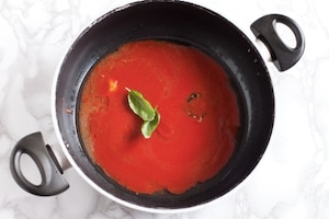 Preparazione Messicanini di vitello con cipolline e salsa al basilico - Fase 3