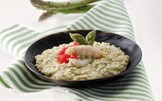 Orzotto con scampi e asparagi