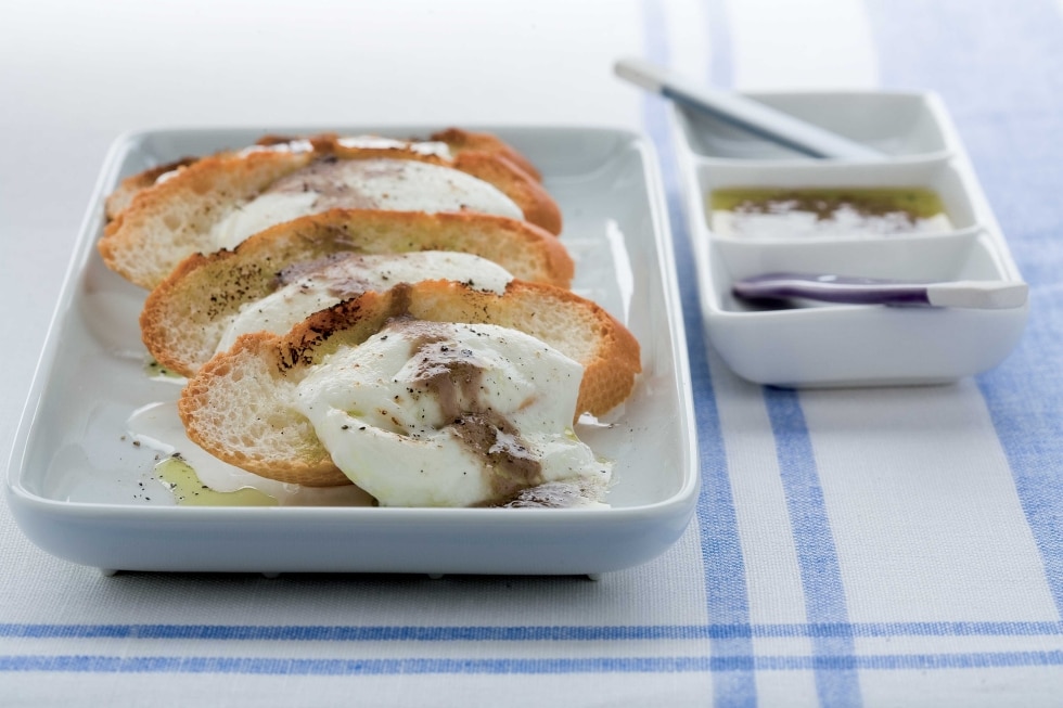 Pane, provatura e salsa d’acciughe ricetta