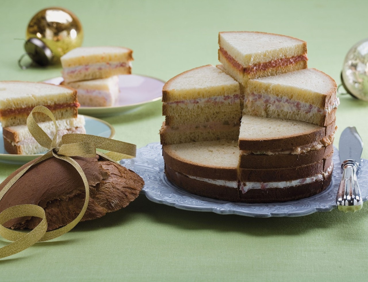 Panettone salato alle mousse di salumi ricetta