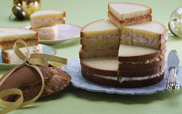 Panettone salato alle mousse di salumi