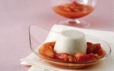 Panna cotta con composta di rabarbaro