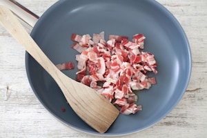 Preparazione Pasta ai fiori di zucca e pancetta - Fase 1