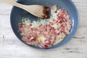 Preparazione Pasta ai fiori di zucca e pancetta - Fase 2