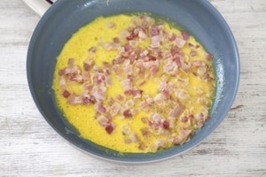 Preparazione Pasta ai fiori di zucca e pancetta - Fase 2