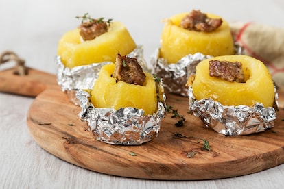 Patate con salsiccia al cartoccio