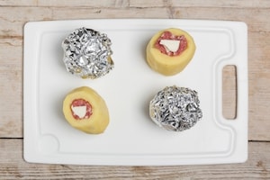 Preparazione Patate con salsiccia al cartoccio - Fase 2