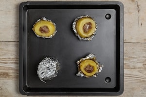 Preparazione Patate con salsiccia al cartoccio - Fase 2