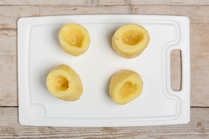 Preparazione Patate con salsiccia al cartoccio - Fase 1