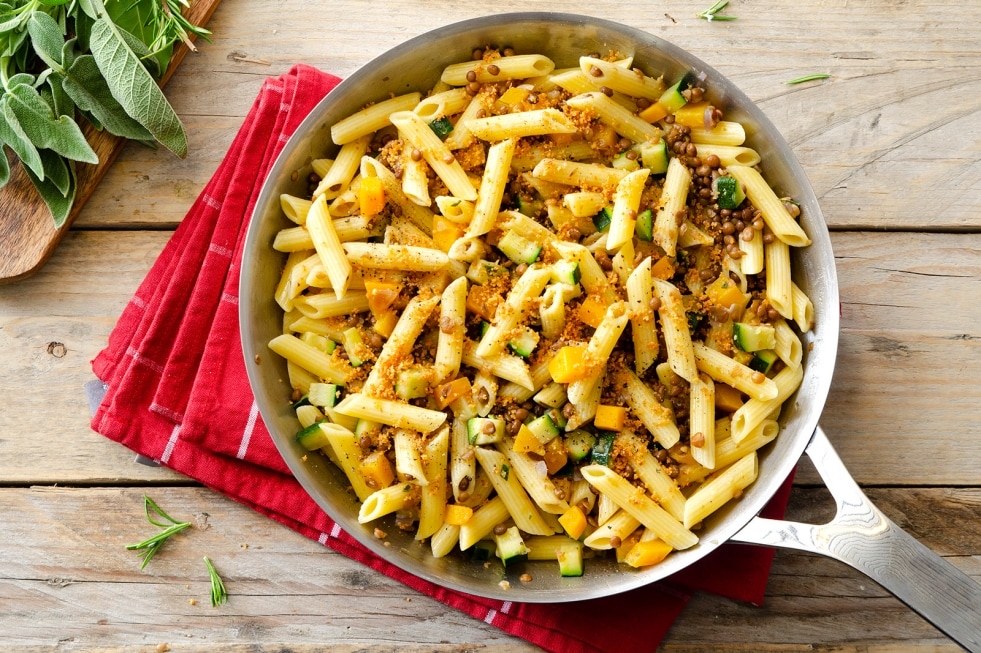 Ricetta Penne con lenticchie e ragù di verdure - Cucchiaio d'Argento